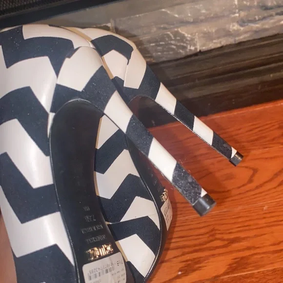 Schutz chevron heels black & white - Picture 5 of 13